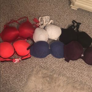 6 Victoria secret bras